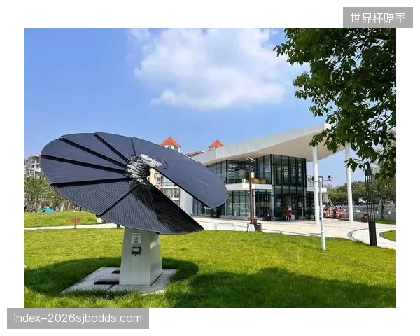 广州天河体育中心启动近零碳改造，以岭南建筑特色融合光伏技术，回应“双碳”目标下的城市更新压力